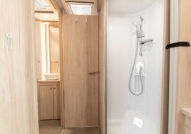 Avante 550 shower and washroom