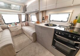 Avante 860 kitchen to lounge 1