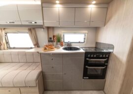 Avante 868 kitchen 1