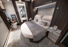 Cruiser bedroom to washroom